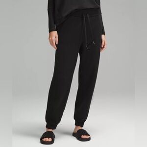 Lululemon Scuba Joggers Black Size 4